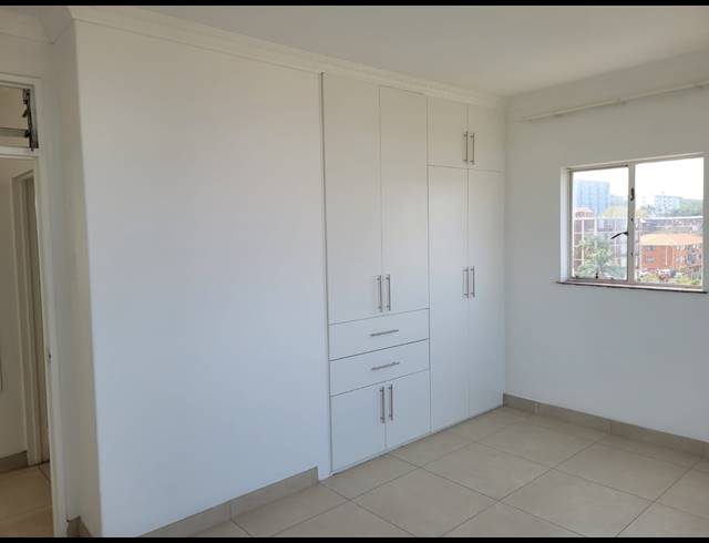 2 BEDROOM FLAT TO LET IN MORNINGSIDE